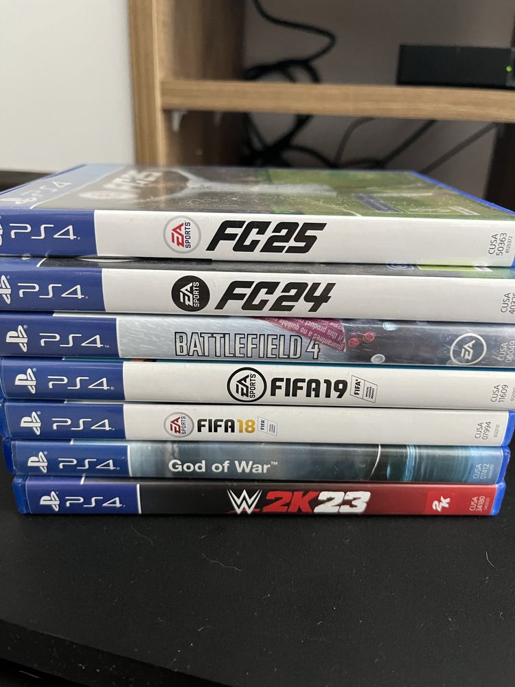 Продавам пс4 1тв с 7 игри
