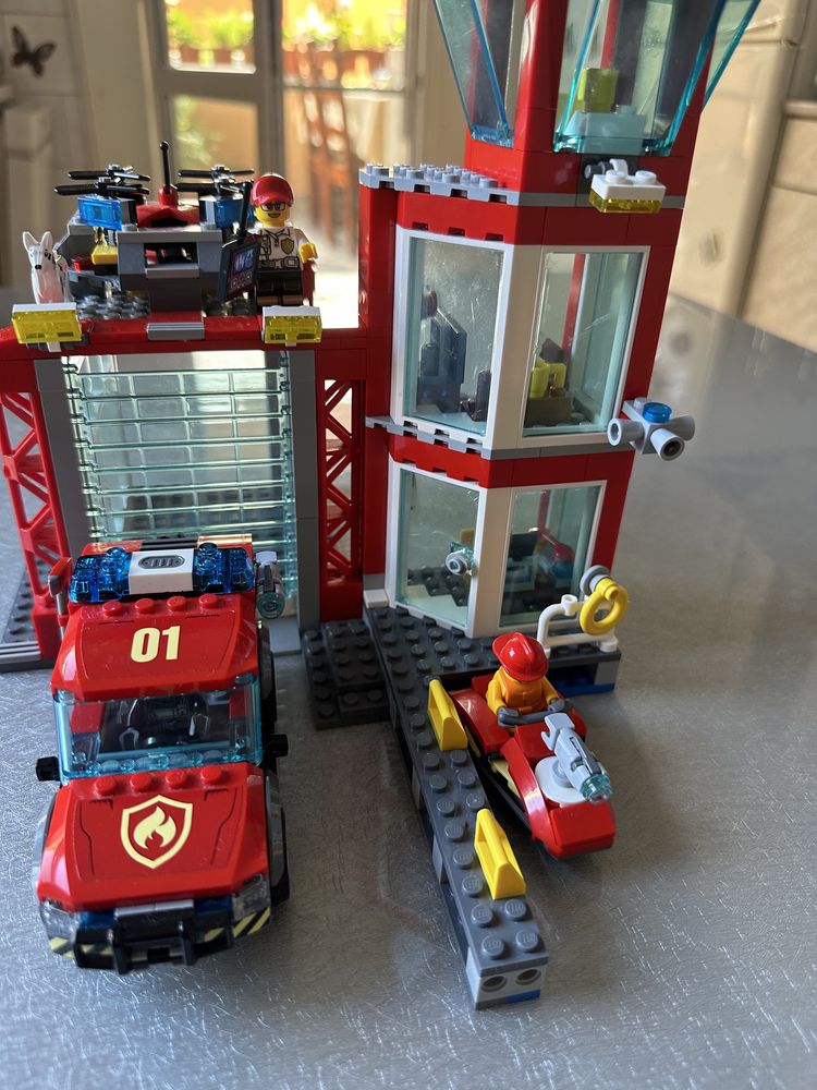 Lego city 60215, statie pompieri , original