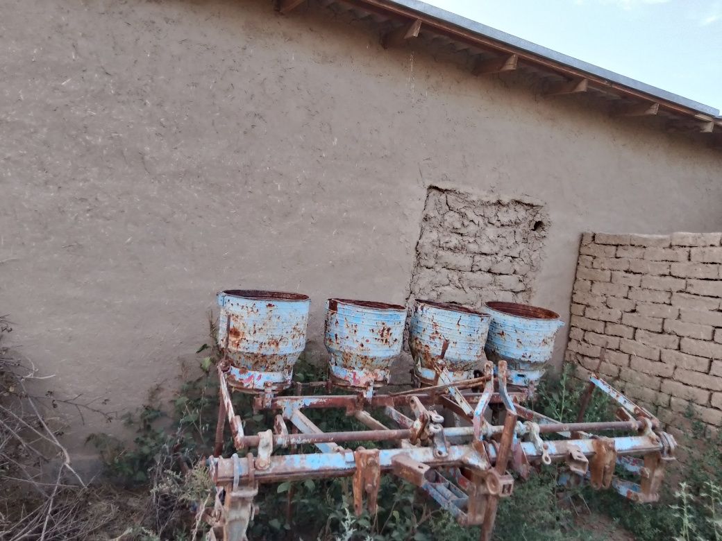 Traktor MTZ 80 holati yaxshi kamchiligi yoʻq TTZ 80 kabinasi bosilgan