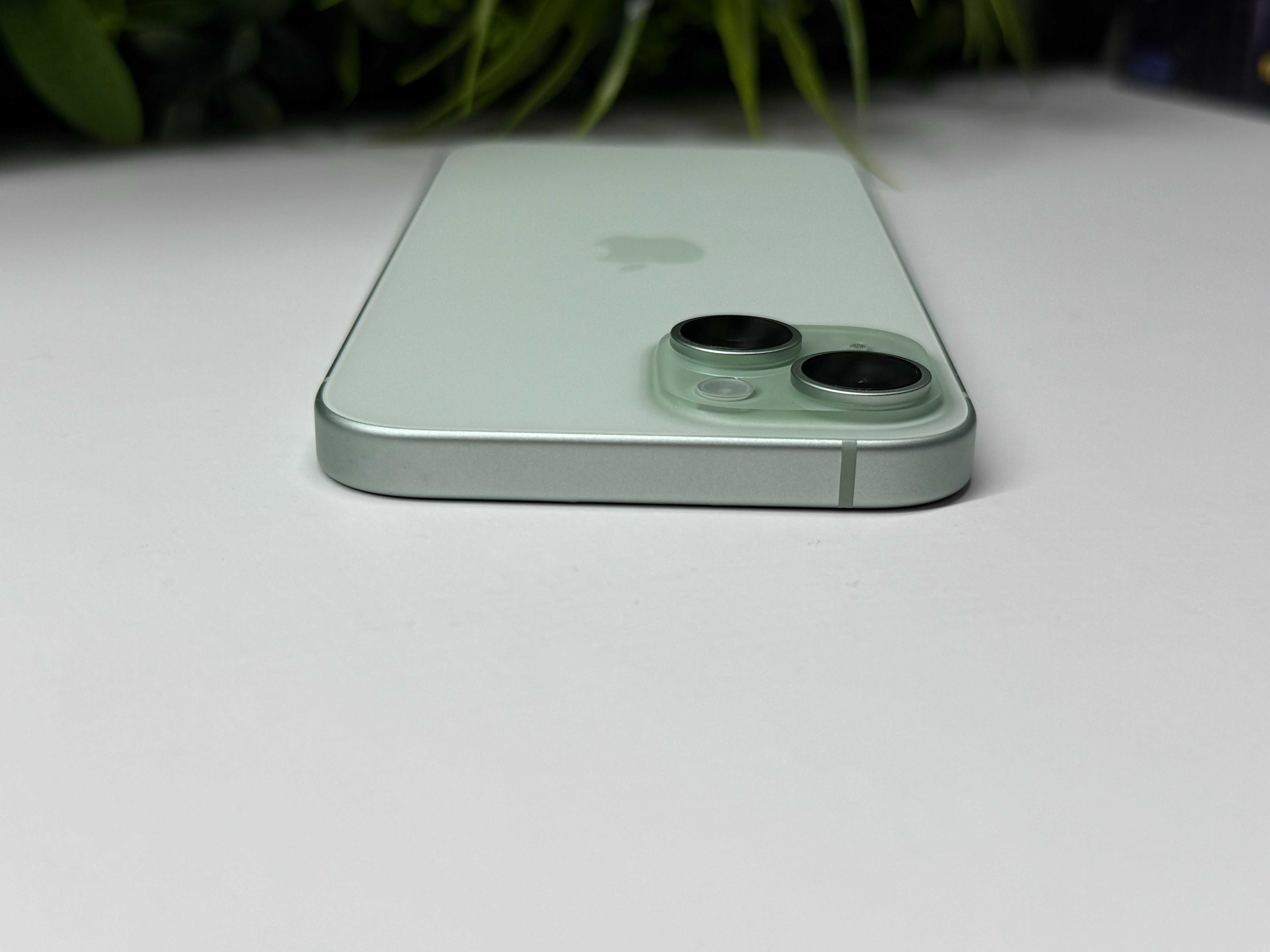 iPhone 15 128GB Green