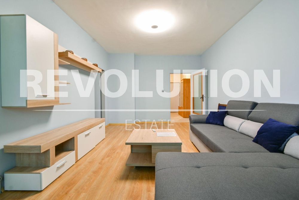 Тристаен апартамент в ж.к. Хаджи Димитър.