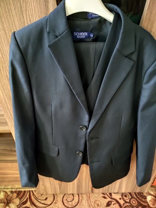 Продам новый костюм