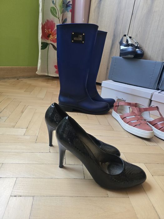 Естествена кожа обувки и сандали, гумени ботуши Love Moschino