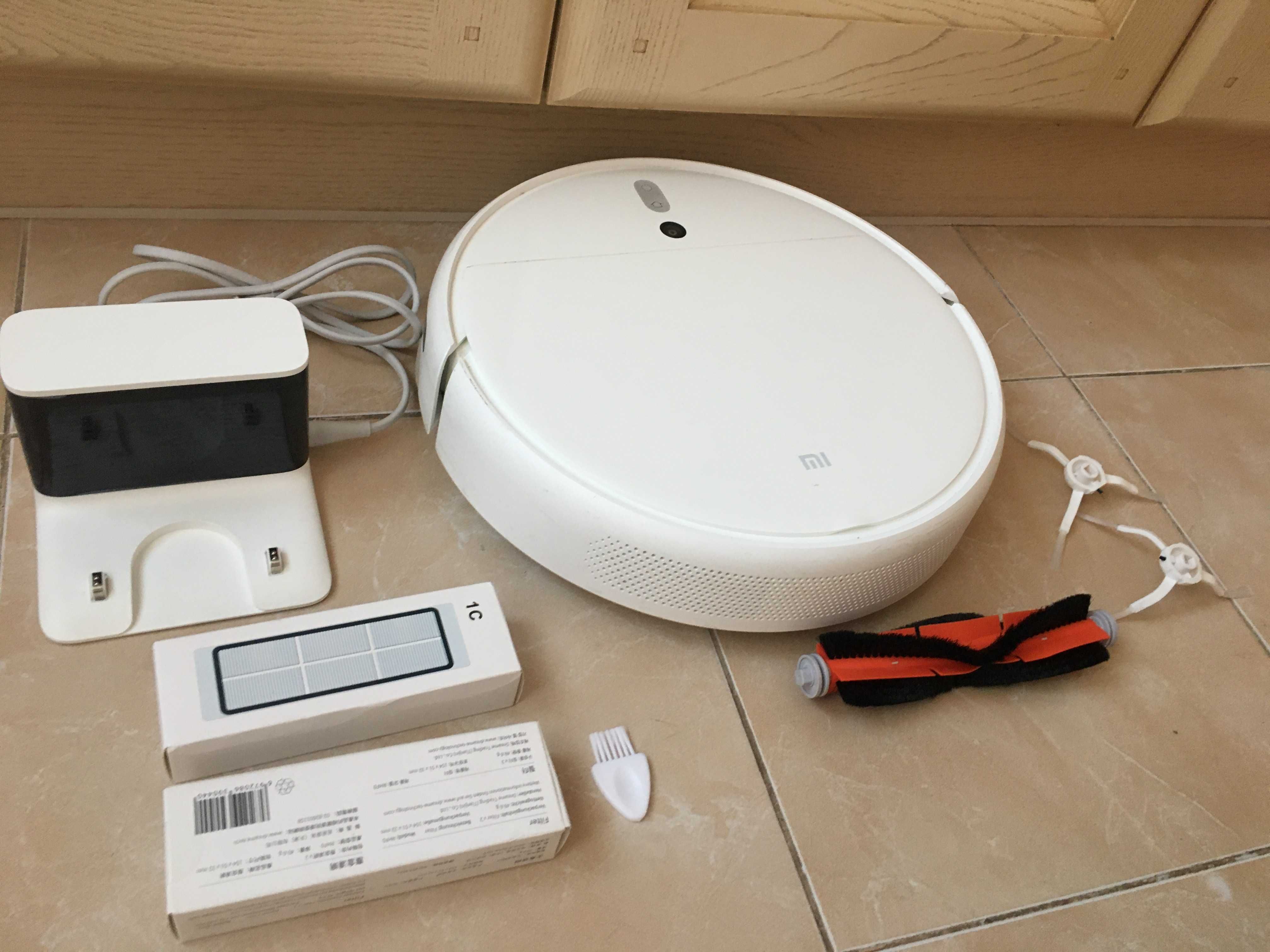 Xiaomi Mi Robot Vacuum Mop Прахосмукачка робот с резервни аксесоари