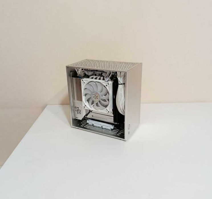 Mini-ITX Компьютер/Core i5-14600/DDR5 RAM 5600 MHz/Gigabyte RTX 5060