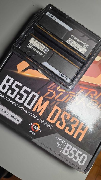 Kit Ryzen, placa de baza B550 + 16Gb DDR4 3866