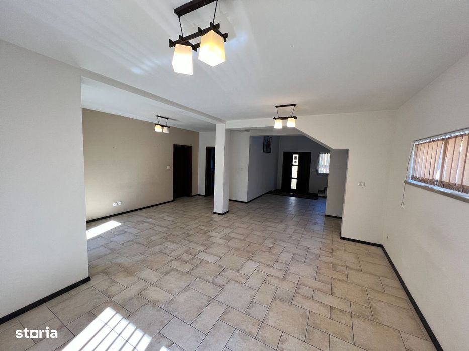 Cetatii - Casa de inchirat - pretabil rezidential sau birouri - garaj