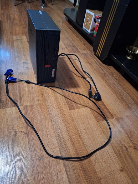 Настолен компютър Леново слим ThinkCentre неразличим от нов