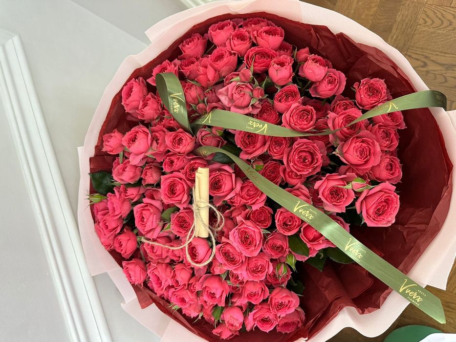 Гүл сатылады. Срочно. Бугін ғана келді. Келісуге болады. Хабарласынызд