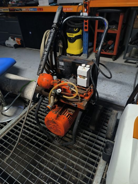 Pompa de spălat cu presiune 200 bari/380v, Germania