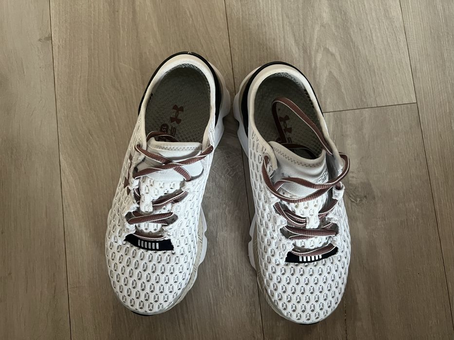 Спортни обувки Under Armour