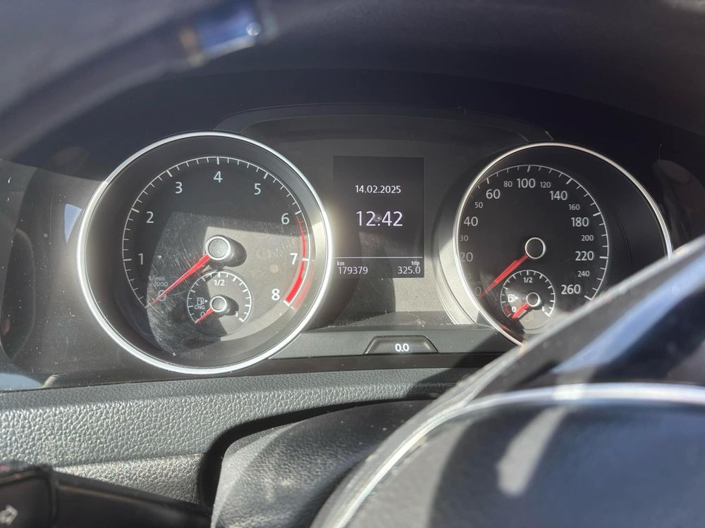 VW Golf 1.4 TGI топ състояние