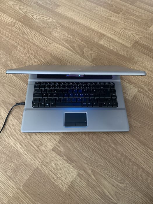 Laptop Hp display 15,4 inch perfect functional cu incarcator.