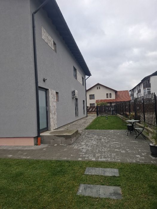 Casa de vanzare cu spatiu comercial