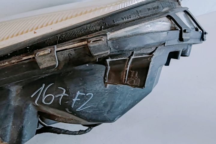 Far stanga cu cleme rupte 89100054 Opel Zafira A