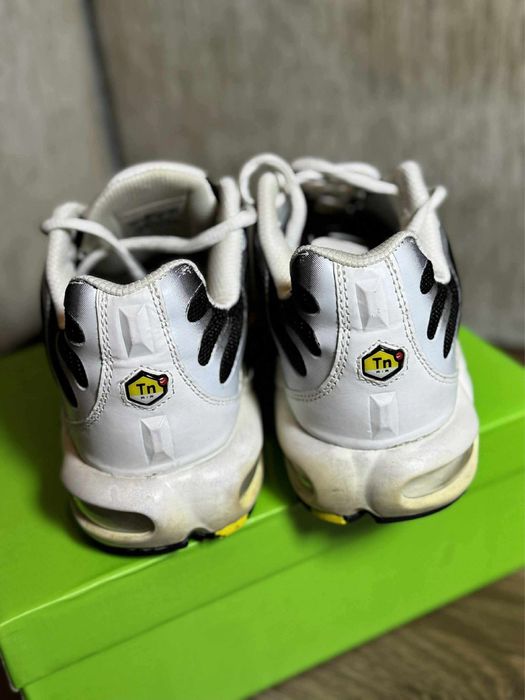 Nike Air Max Plus White Black Metallic