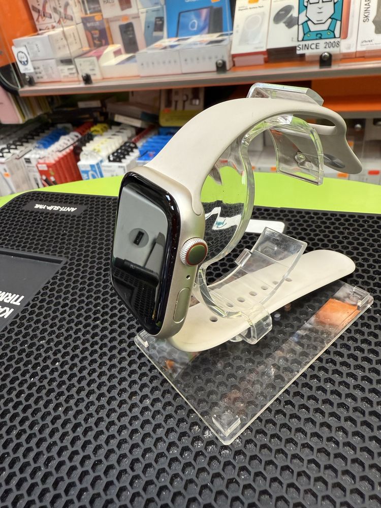 Apple Watch SERIES 8 Starlight Aluminum Case 45mm