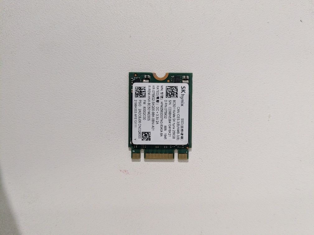 Твердотельные накопители (SSD) NVMe SK Hynix 256GB.