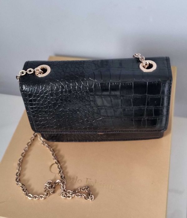 Черна чантичка на Mango