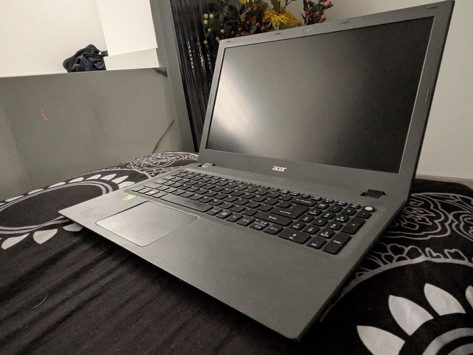 Laptop Acer Aspire 573G cu Nvidia 920M 2GB, i5 4210u