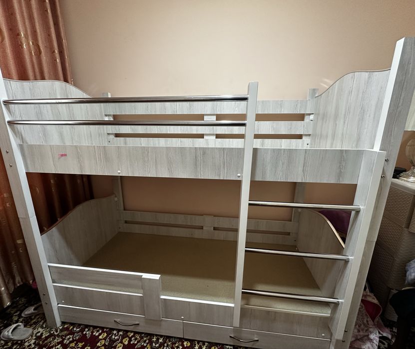 Детская кровать,двуяросьная