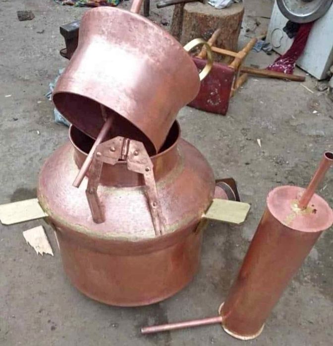 Vând un cazan de țuică din cupru alimentar capacitate de 150l cu fundu