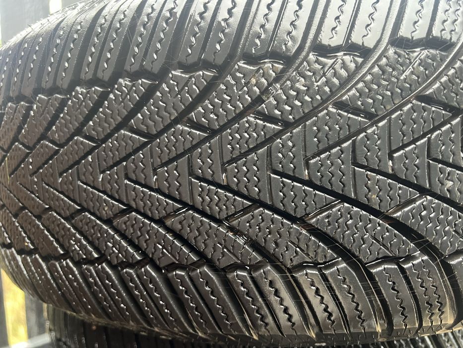 Roți iarnă 215/65/17 Peugeot