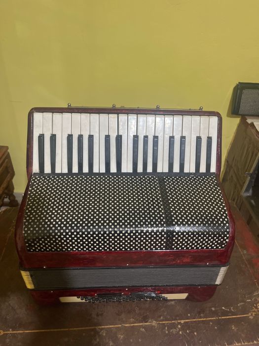 Acordeon sonoră 60 de basi