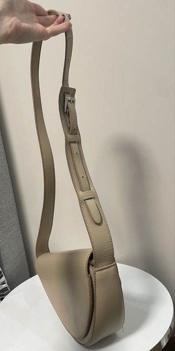 Бежова чанта през рамо