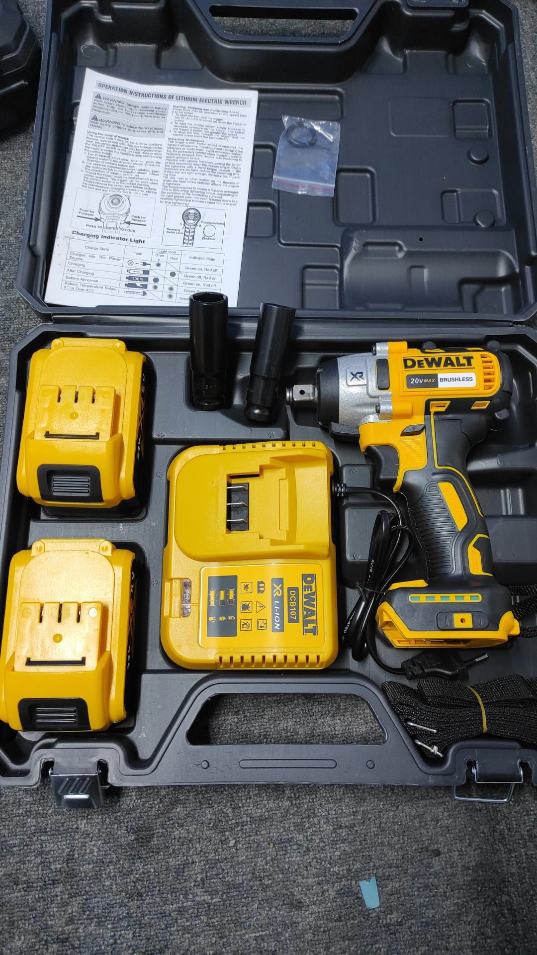 Pistol impact DEWALT 24v/5ah , 1/2 +bit bormasina