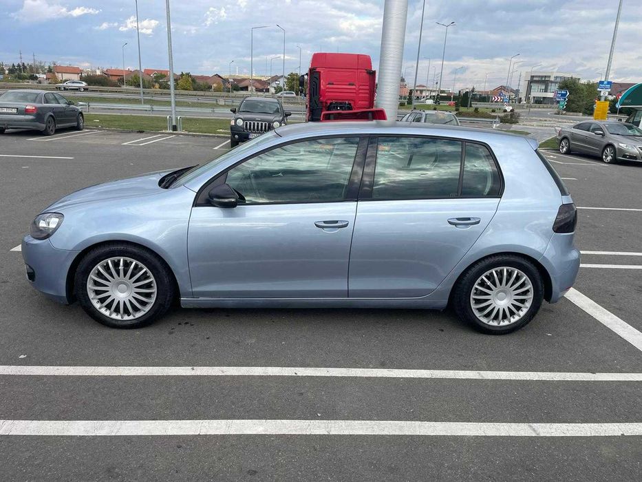 VW Gold 6 hatchback