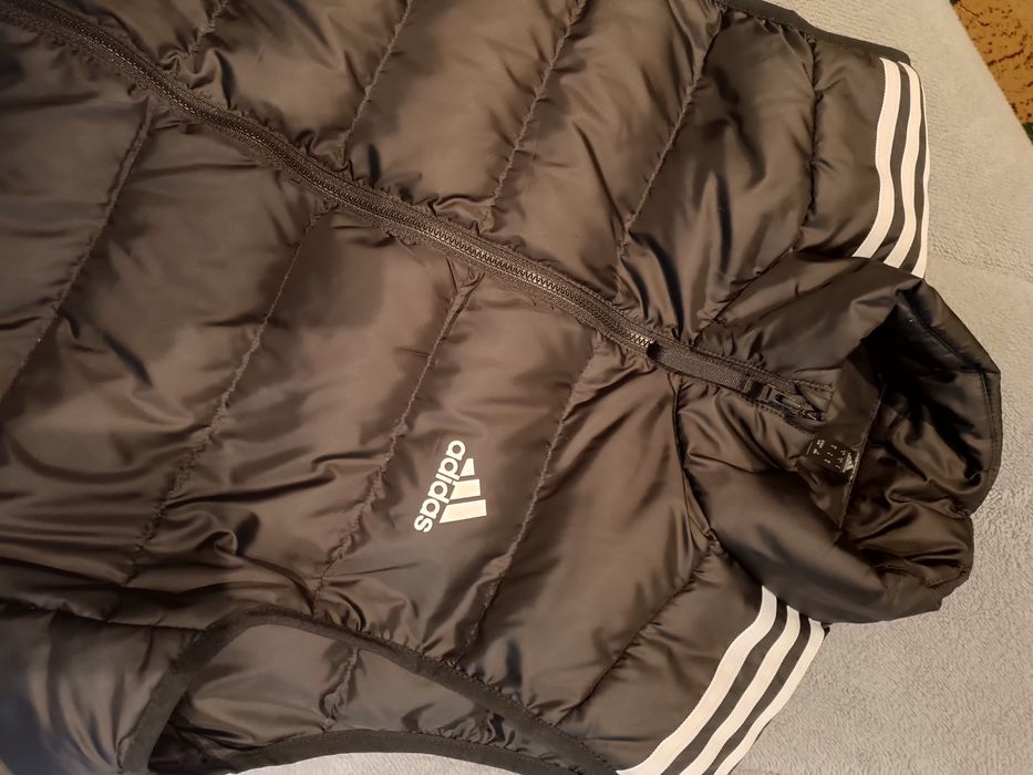 Оригинален елек Адидас от гъши пух.