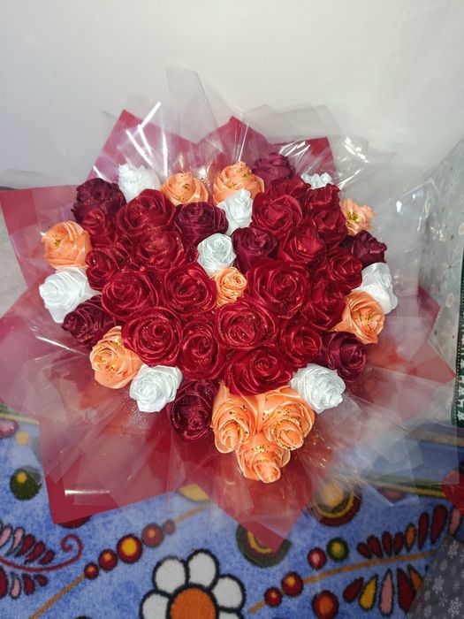 Buchet de flori din satin