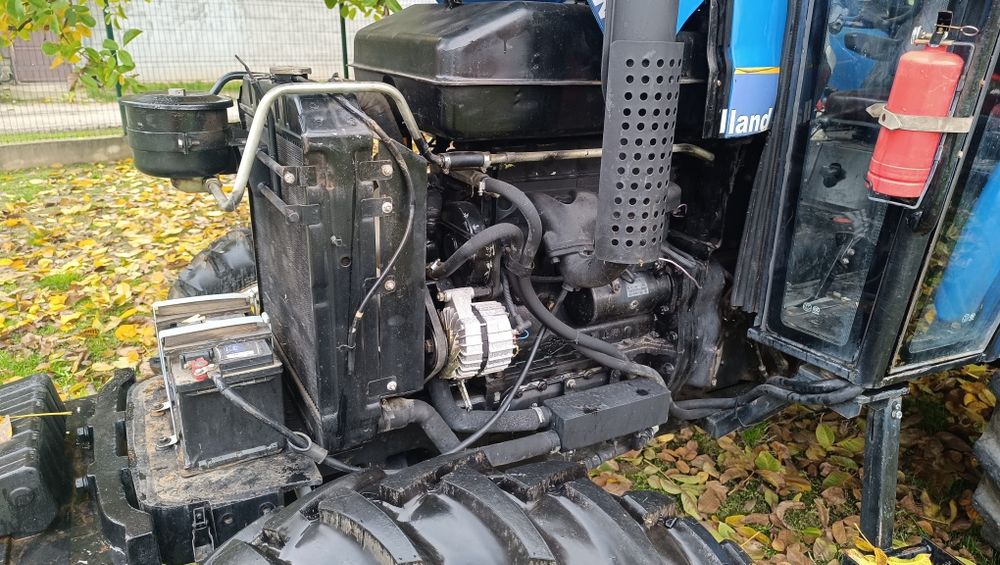 Трактор New Holland SNH704