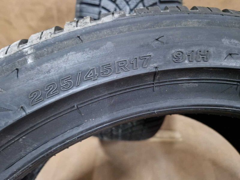 2 Bridgestone R17 225/45 Noile anvelope de iarnă DOT3319