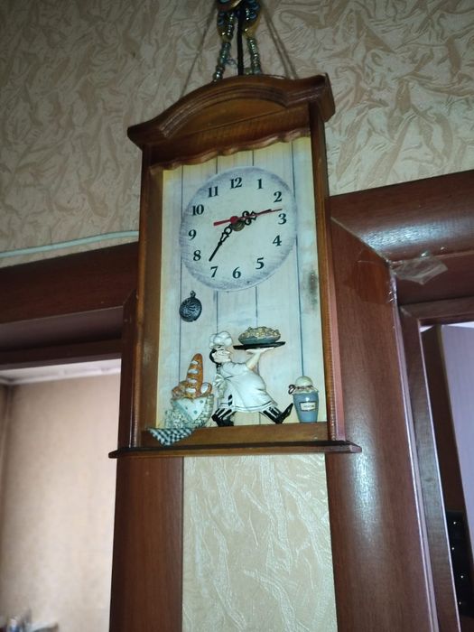 Продам часы настенные из 90 годов