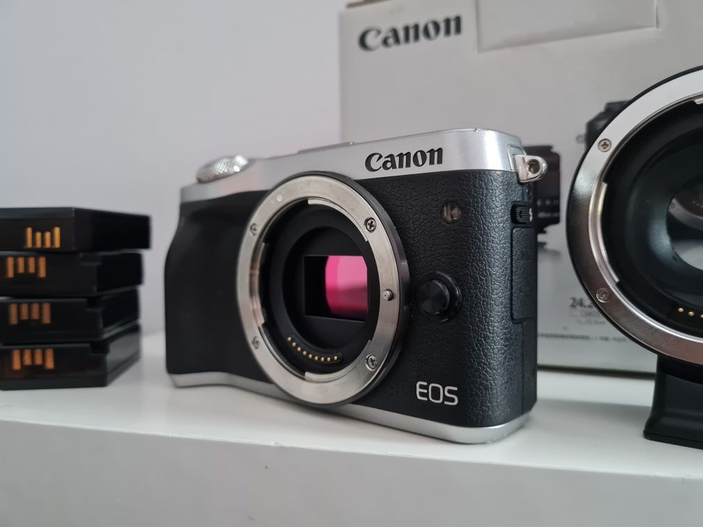 Canon M6 mirrorless la cutie ca Nou, Complet