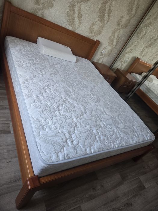 Спальни  гарнитур в отличном состоянии из дерева