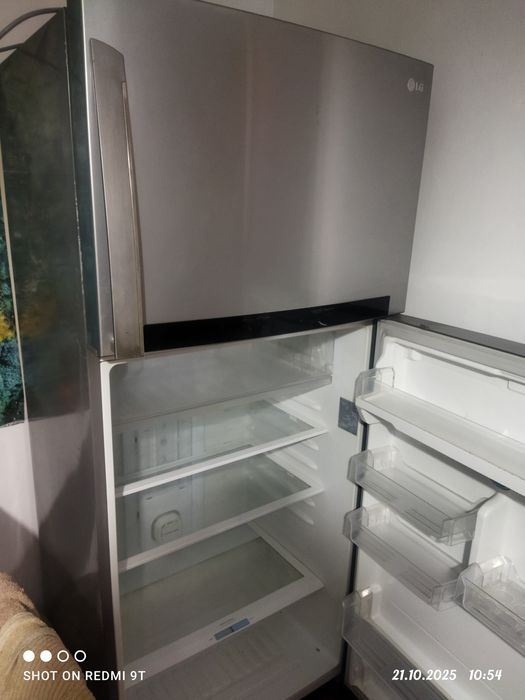 Продам холодильник в отличном состоянии рабочий большой
