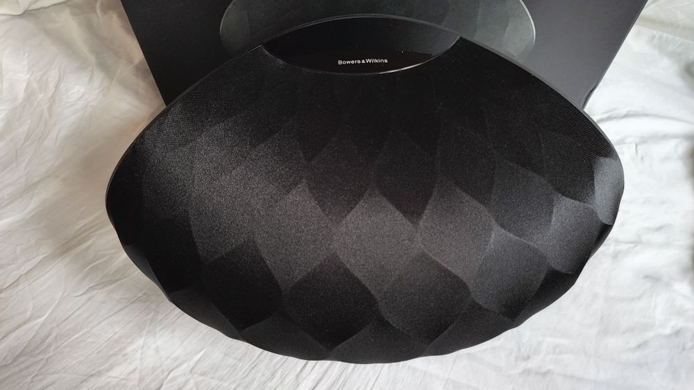 Boxa activa Bowers & Wilkins Formation Wedge in cutie 
Boxe active Bow