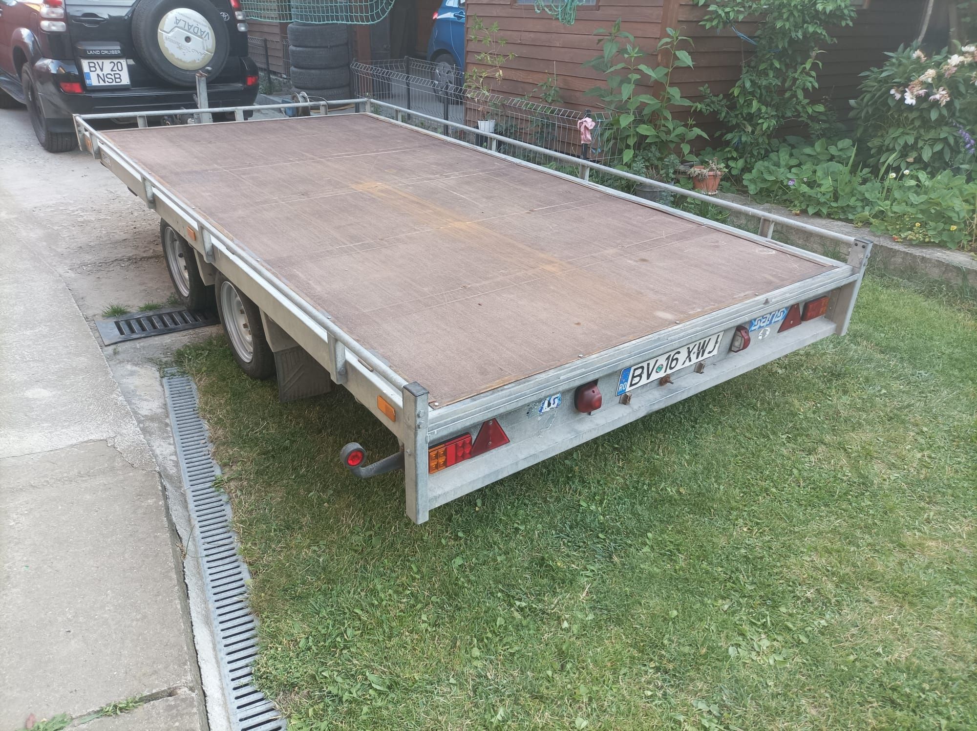 Vând platformă auto Saris 2700 kg