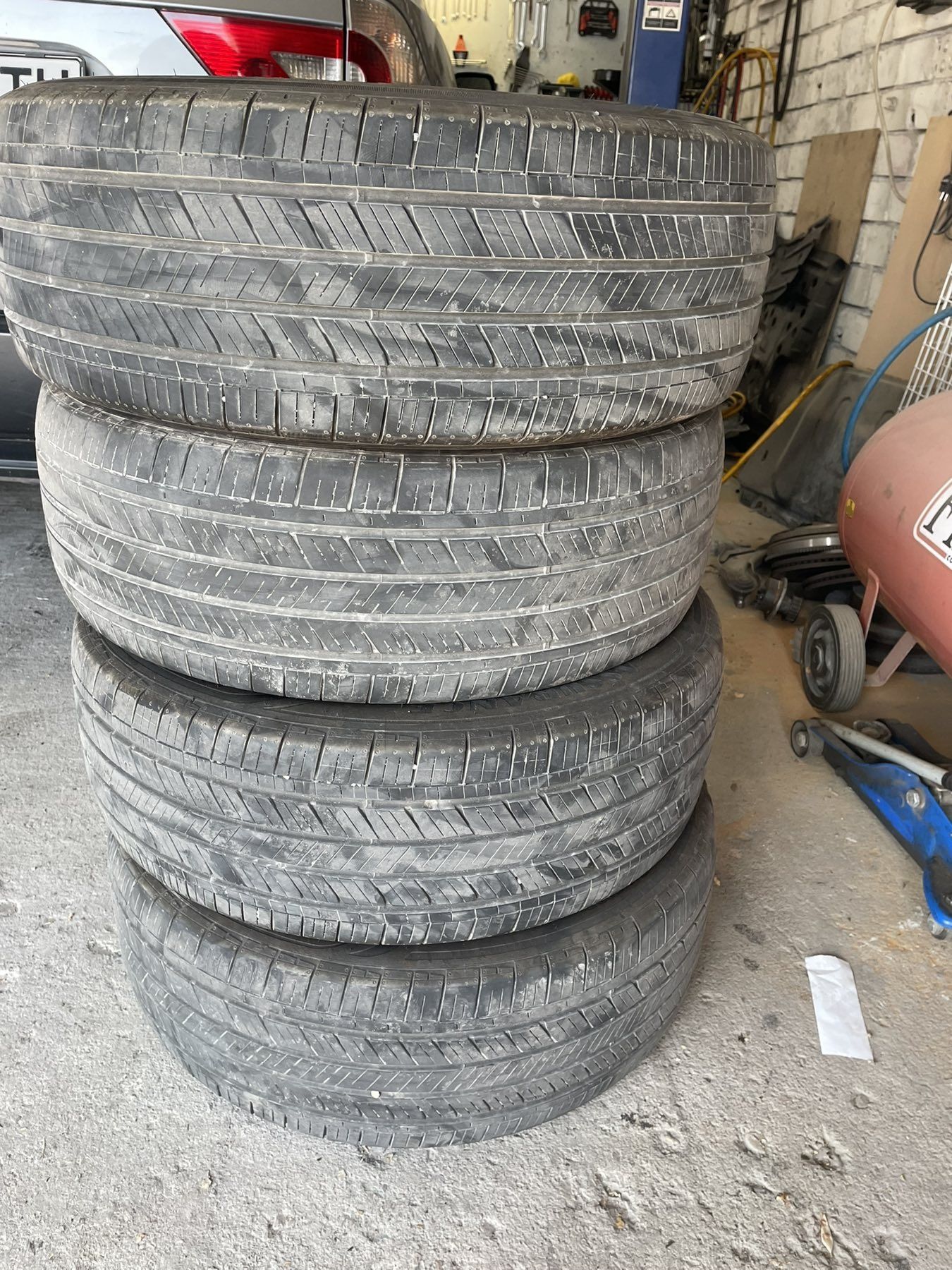 гумu 235 /55 / R19 Goodyear