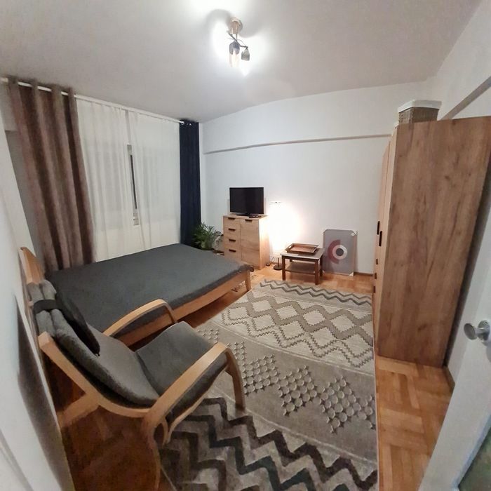 Garsoniera de inchiriat, etaj 1