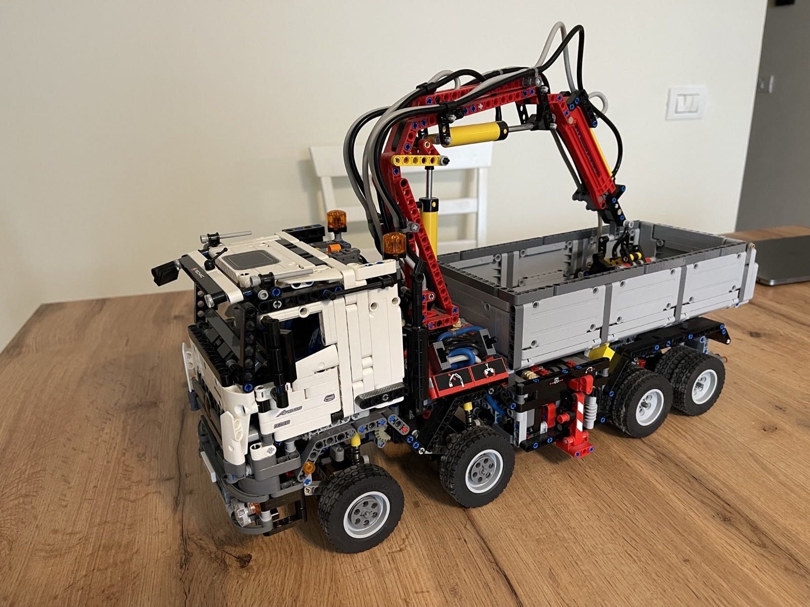 De vanzare LEGO Technic -Mercedes-Benz Arocs 3245
42043 ansamblat