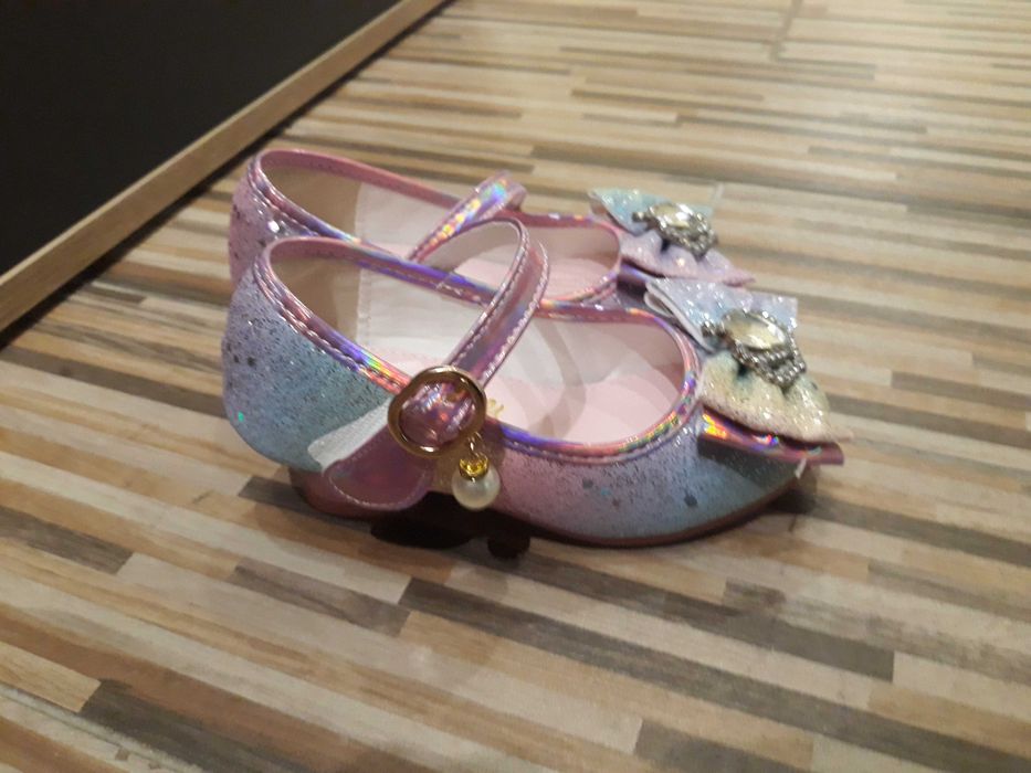 Детски обувки с токчета