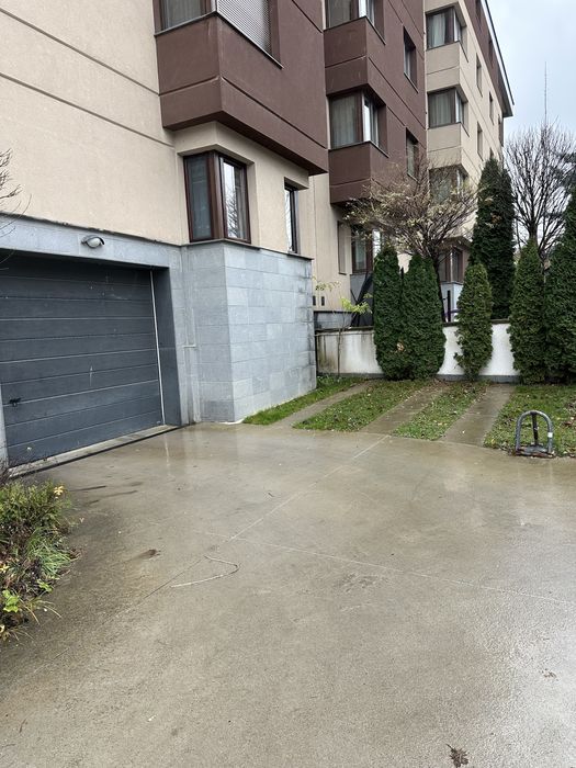 Парко място в Кръстова вада