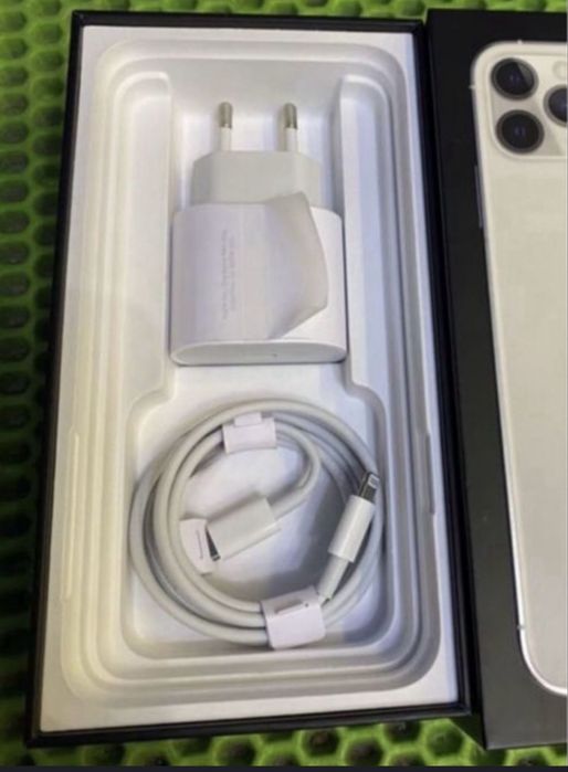 Зарядка айфон. Хорошая. Не использованная.