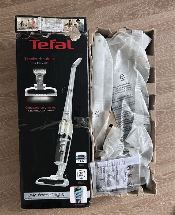 пылесос Tefal Air Force Light TY6547RH белый