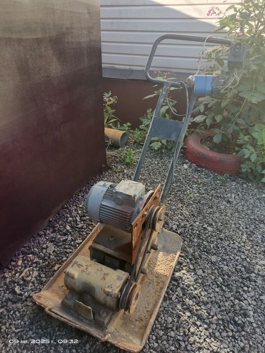 Виброплита для тромбовки песка