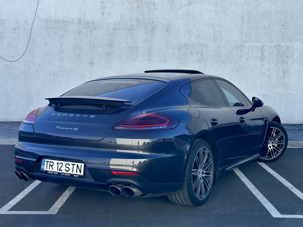 Porsche Panamera 4S